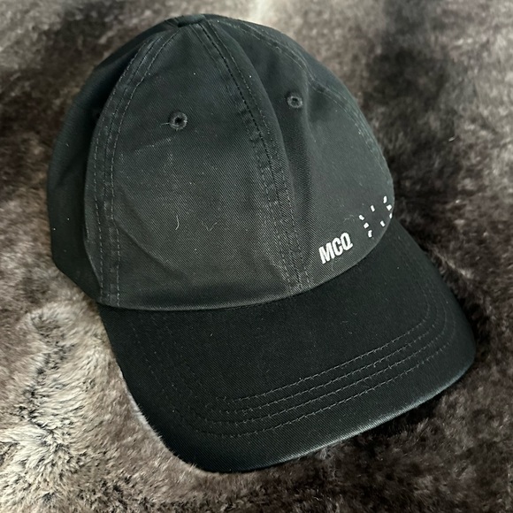 MCQ Black Cap - Picture 4 of 7
